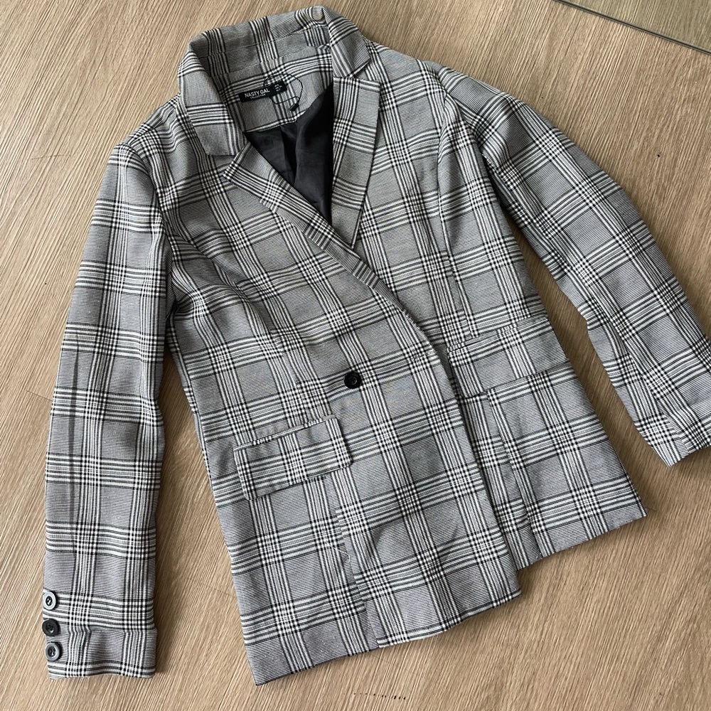 Nasty Gal Grey/black/white patterned blazer size 2